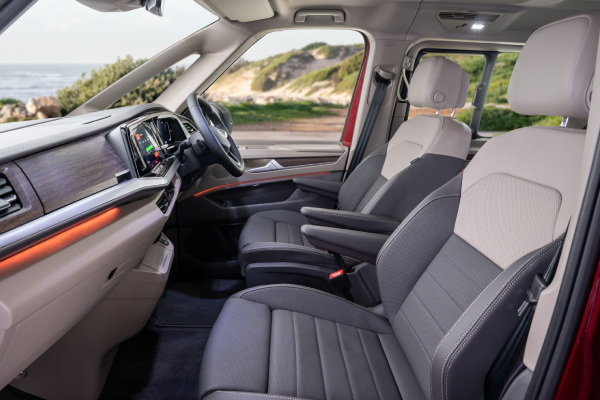 Volkswagen Caravelle eHybrid image 3